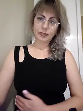 Snapshot of Kitty-MEOWW chatting on June 8, 2026, 10:21 pm Kitty-MEOWW online show from June 8, 2026, 10:21 pm