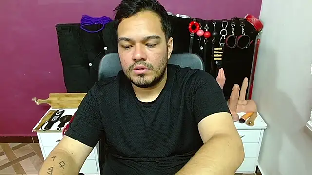 -AlejandroT- online show from June 1, 2026, 10:55 pm