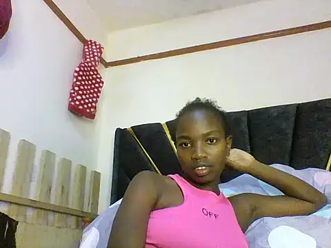Snapshot of aliana082169 chatting on June 1, 2026, 7:04 pm aliana082169 online show from June 1, 2026, 7:04 pm