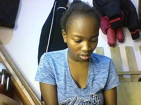 Snapshot of aliana082169 chatting on June 10, 2026, 9:19 am aliana082169 online show from June 10, 2026, 9:19 am