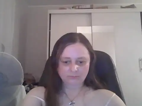 TaylorLovely online show from June 27, 2026, 8:03 pm