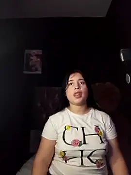 Snapshot of Andreynayoana_18 chatting on May 22, 2026, 1:17 pm Andreynayoana 18 online show from May 22, 2026, 1:17 pm