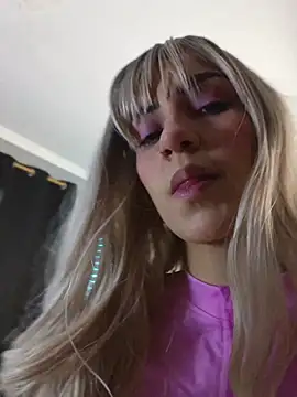 Snapshot of sofi_diaz1 chatting on June 4, 2026, 4:02 pm sofi diaz1 online show from June 4, 2026, 4:02 pm