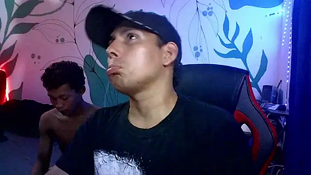 Snapshot of Latinos2411 chatting on June 3, 2026, 2:58 am Latinos2411 online show from June 3, 2026, 2:58 am
