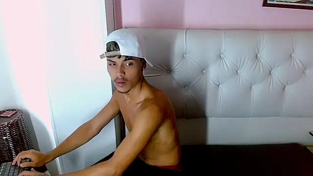 Angel foxc13 online show from June 12, 2026, 4:39 pm