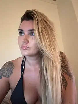 thebeachyblonde online show from July 17, 2026, 2:18 am