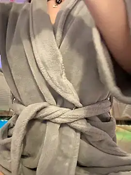 Snapshot of lil_martian chatting on February 18, 2026, 1:07 pm lil martian online show from February 18, 2026, 1:07 pm