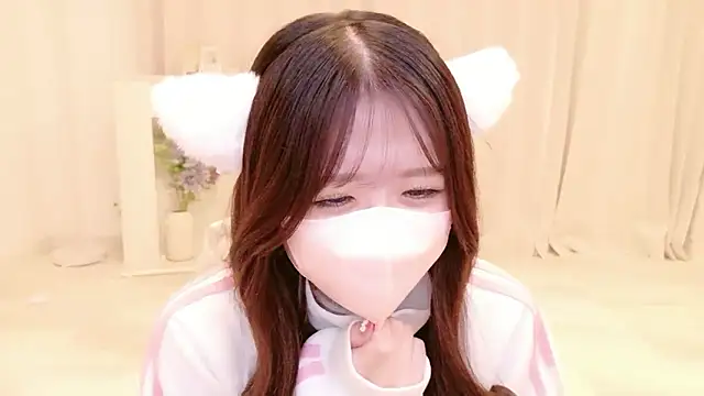 Snapshot of Yuinyaaa chatting on June 28, 2026, 10:43 am Yuinyaaa online show from June 28, 2026, 10:43 am