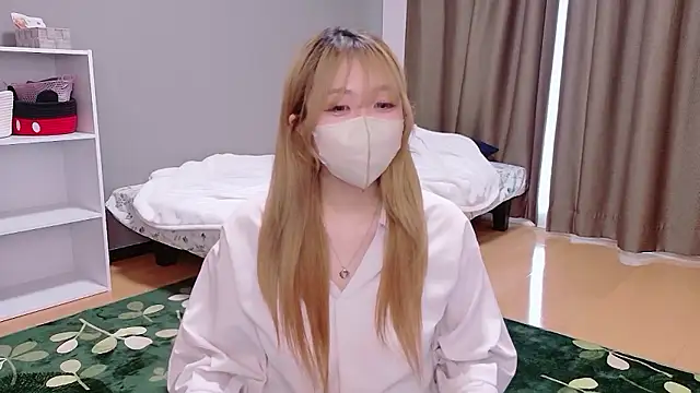 Riona H online show from May 27, 2026, 3:58 am