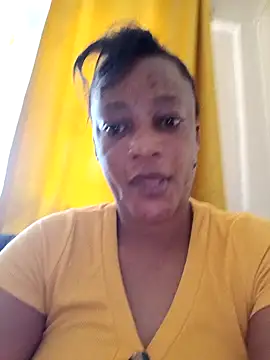 Snapshot of QueenLave chatting on May 22, 2026, 1:28 pm QueenLave online show from May 22, 2026, 1:28 pm