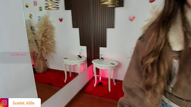 Scarlett  Cooper  1 online show from June 25, 2026, 1:59 pm