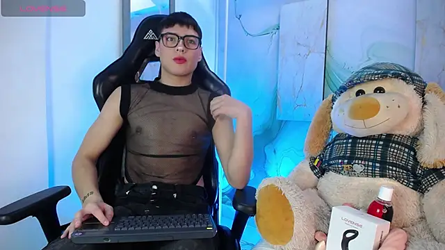 Snapshot of Connor_Kings chatting on June 24, 2026, 7:57 pm Connor Kings online show from June 24, 2026, 7:57 pm