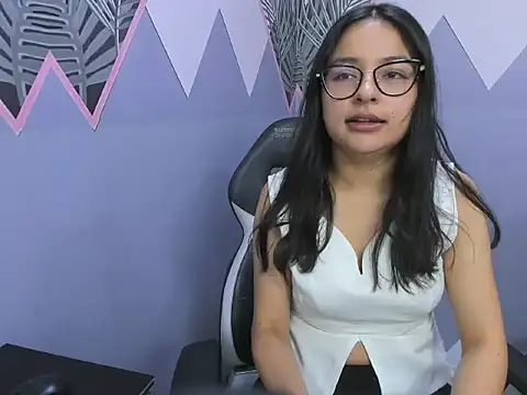 AuroraGreyy online show from June 2, 2026, 1:02 pm