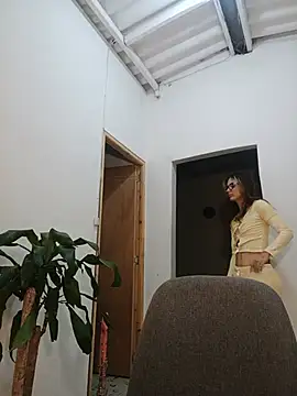 karenarango online show from June 11, 2026, 9:40 am