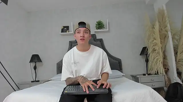 wesley boyy  online show from May 23, 2026, 8:13 pm