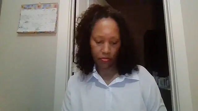Snapshot of MsDeeLive chatting on May 26, 2026, 4:52 am MsDeeLive online show from May 26, 2026, 4:52 am