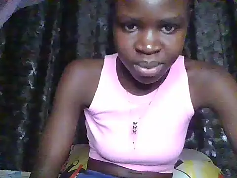 Snapshot of small_diva chatting on June 6, 2026, 7:29 pm small diva online show from June 6, 2026, 7:29 pm