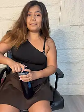 LyraMilano online show from July 8, 2026, 12:42 pm