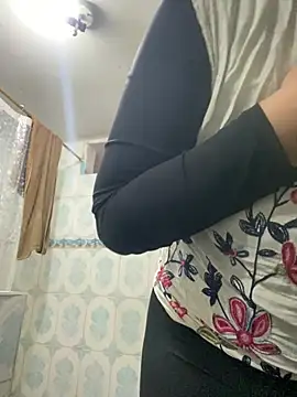 Snapshot of -Cattleya- chatting on July 2, 2026, 1:39 pm -Cattleya- online show from July 2, 2026, 1:39 pm