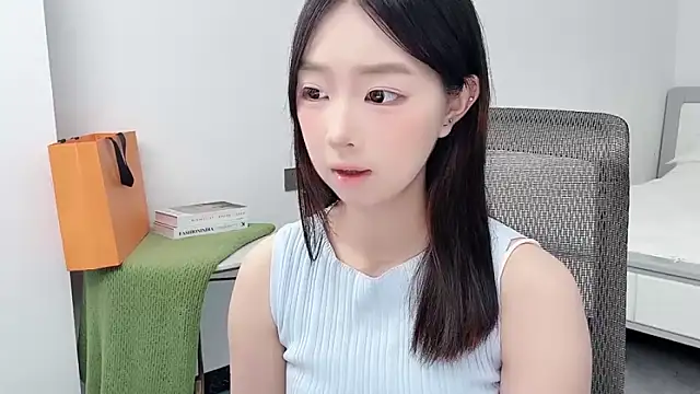 Yoyo33355 online show from June 7, 2026, 3:32 am