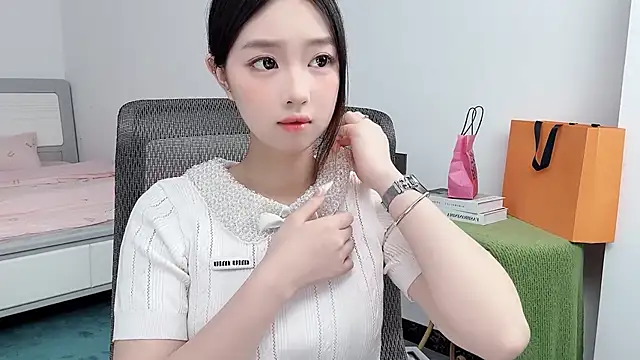 Yoyo33355 online show from June 11, 2026, 3:48 am