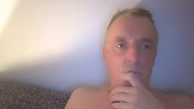 coucou9423 online show from May 31, 2026, 2:09 am