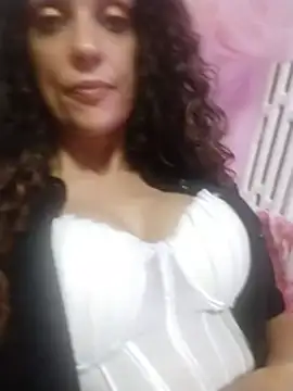 angelaxxx83 online show from July 22, 2026, 4:32 pm