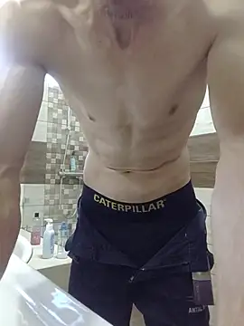 Snapshot of Nakedfanboy chatting on June 25, 2026, 3:27 pm Nakedfanboy online show from June 25, 2026, 3:27 pm