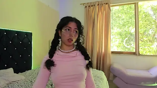 Nadia-Monroe online show from June 13, 2026, 12:03 pm