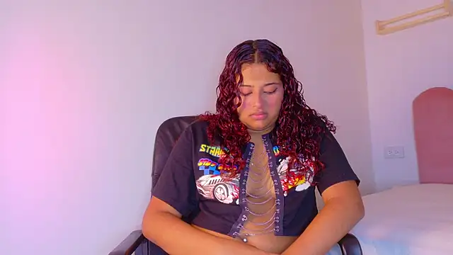 AmeliaLaurent  online show from June 22, 2026, 7:22 pm