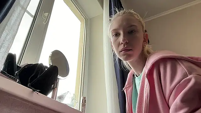LunaWhiteX online show from May 28, 2026, 9:50 am