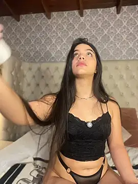 Snapshot of Amel_Rosse chatting on June 23, 2026, 3:32 pm Amel Rosse online show from June 23, 2026, 3:32 pm
