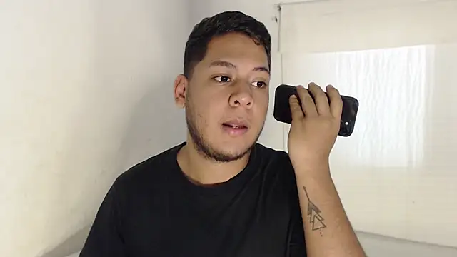 Snapshot of nicolas_cr1 chatting on May 25, 2026, 8:04 pm nicolas cr1 online show from May 25, 2026, 8:04 pm