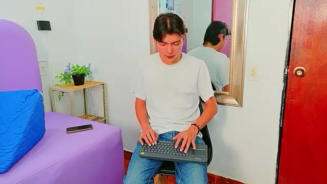 Liamdelrey online show from July 14, 2026, 5:34 am