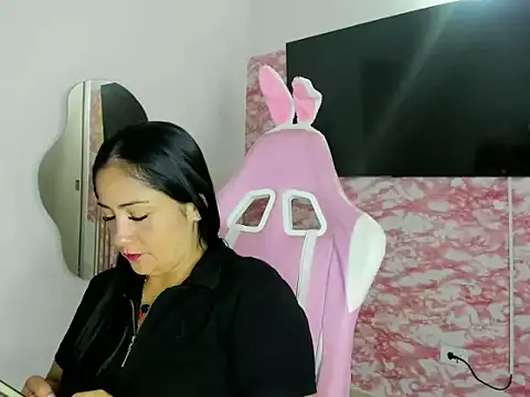 Snapshot of Amira_Princesa chatting on May 28, 2026, 3:20 pm Amira Princesa online show from May 28, 2026, 3:20 pm