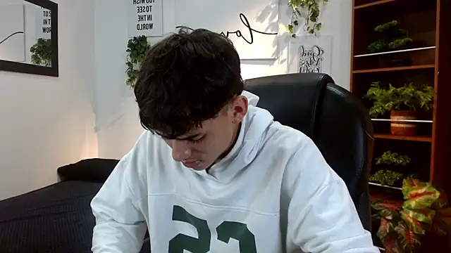 Snapshot of Ryan_grayx chatting on June 4, 2026, 2:56 pm Ryan grayx online show from June 4, 2026, 2:56 pm