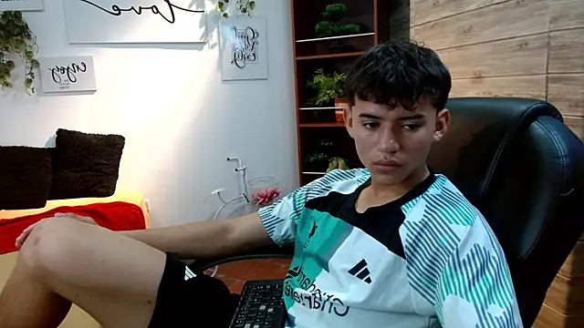 Snapshot of Ryan_grayx chatting on June 27, 2026, 3:17 pm Ryan grayx online show from June 27, 2026, 3:17 pm