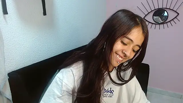 sofiacumgil online show from June 13, 2026, 1:20 pm