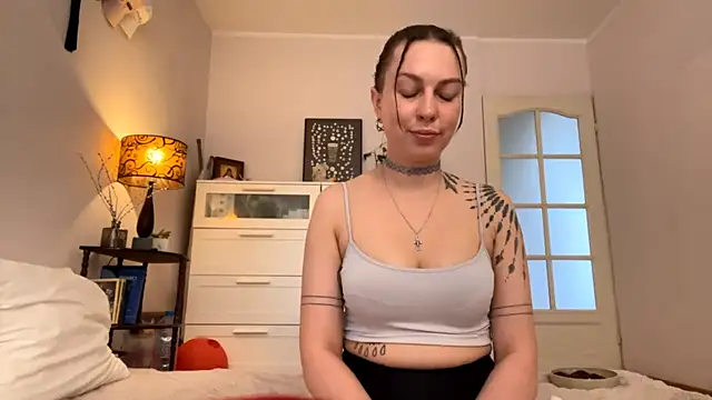 Snapshot of EvelynCharm_ chatting on May 26, 2026, 2:24 pm EvelynCharm online show from May 26, 2026, 2:24 pm