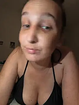 priska-lova online show from July 13, 2026, 12:57 am