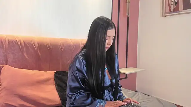 Snapshot of SkyCollins chatting on May 27, 2026, 7:22 pm SkyCollins online show from May 27, 2026, 7:22 pm