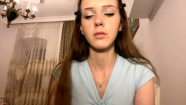ElouiseBenhaim online show from June 23, 2026, 5:44 pm