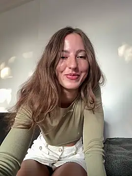 Snapshot of gymgirllaura chatting on July 15, 2026, 6:13 pm gymgirllaura online show from July 15, 2026, 6:13 pm