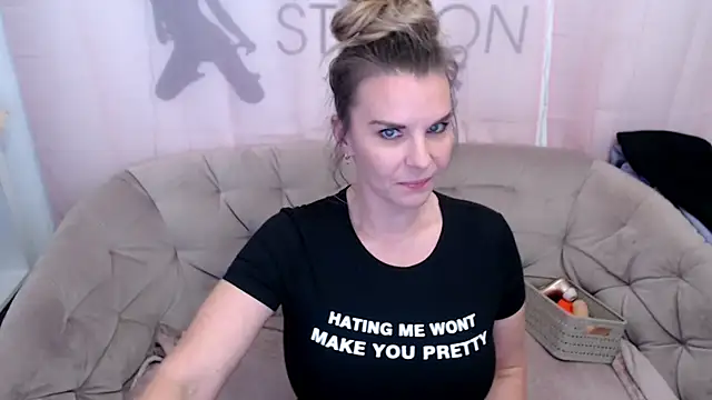 AischePervers online show from November 11, 2025, 7:25 pm