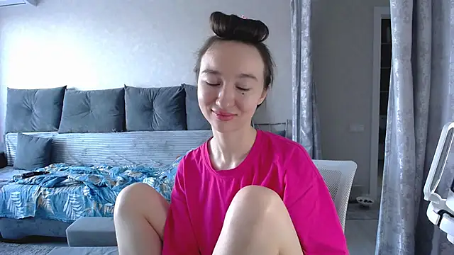 Snapshot of Maryana_Ro chatting on October 21, 2025, 7:53 am Maryana Ro online show from October 21, 2025, 7:53 am