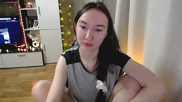 Snapshot of Maryana_Ro chatting on March 15, 2026, 10:27 pm Maryana Ro online show from March 15, 2026, 10:27 pm