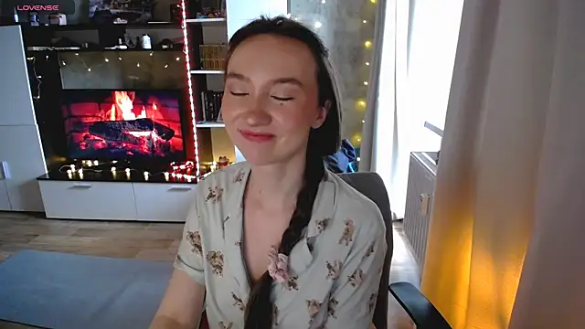 Snapshot of Maryana_Ro chatting on April 7, 2026, 6:25 am Maryana Ro online show from April 7, 2026, 6:25 am