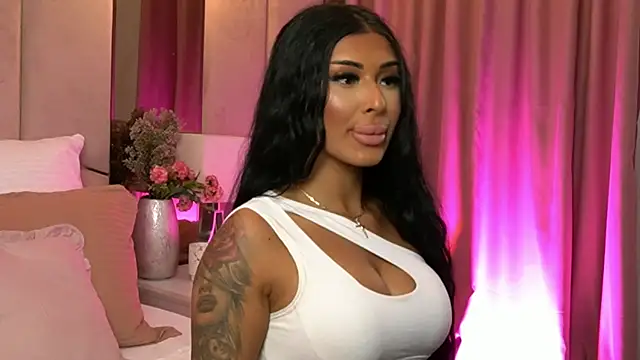 LaylaVixenn online show from June 26, 2026, 6:29 am