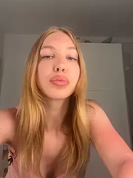 MilaaXOO online show from May 29, 2026, 7:56 pm