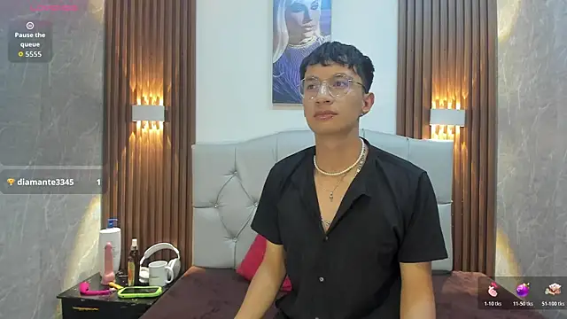 Snapshot of Julian_Foxxx chatting on May 27, 2026, 7:55 pm Julian Foxxx online show from May 27, 2026, 7:55 pm